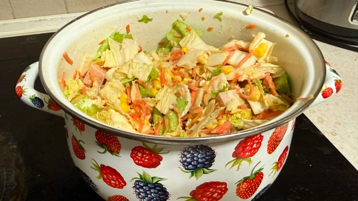 Всего 10 минут — и скол на любимой кастрюле исчез: простой способ ремонта эмали