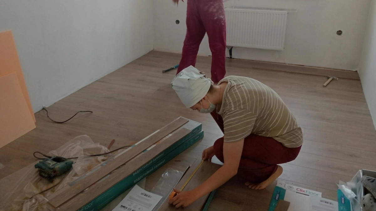 Линолеум ушел в прошлое: мудрые хозяева выбирают эту альтернативу - служит дольше и не выцветает