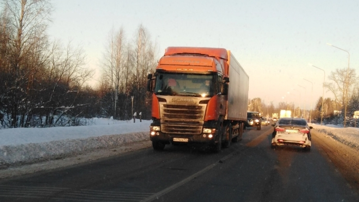 Обязательный атрибут каждого дальнобойщика: зачем водители крепят компакт-диски под лобовым стеклом — разгадка спустя 30 лет