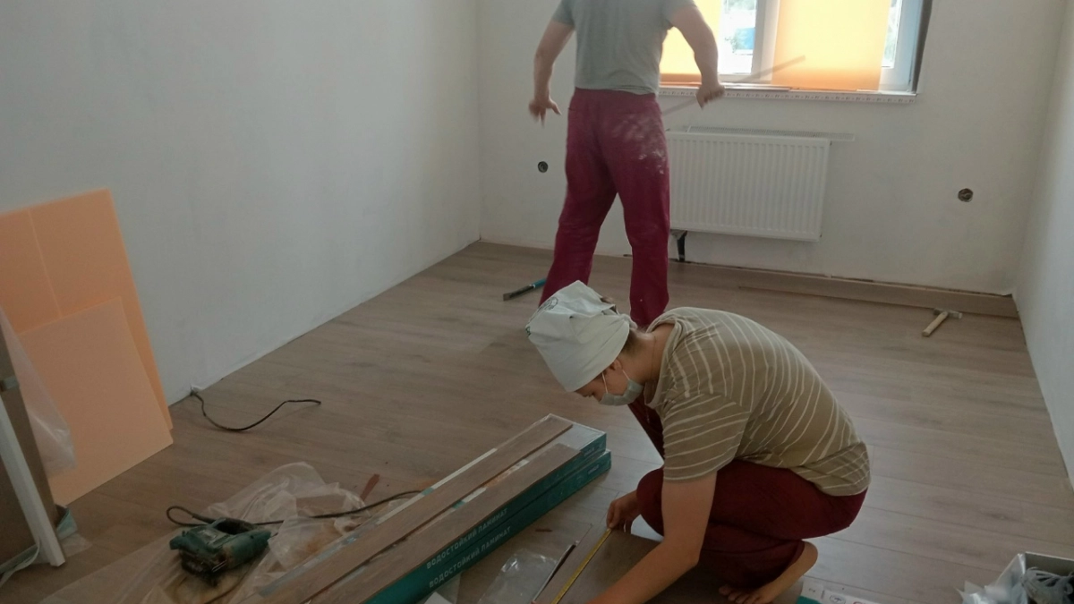 Зачем в СССР клеили газеты под обои: это не бедность, а инженерное решение, до которого современные строители не додумались