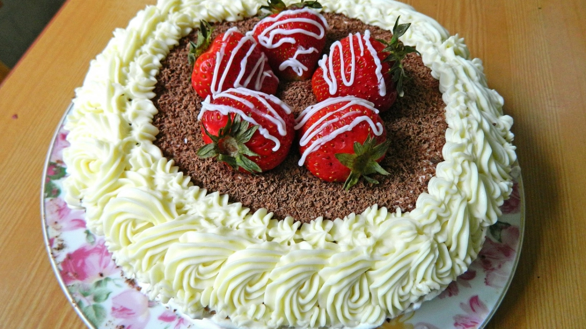 Фаворит быстрой выпечки - торт "Королевский": замешивается в одной чаше. Одно тесто, три коржа, три вкуса