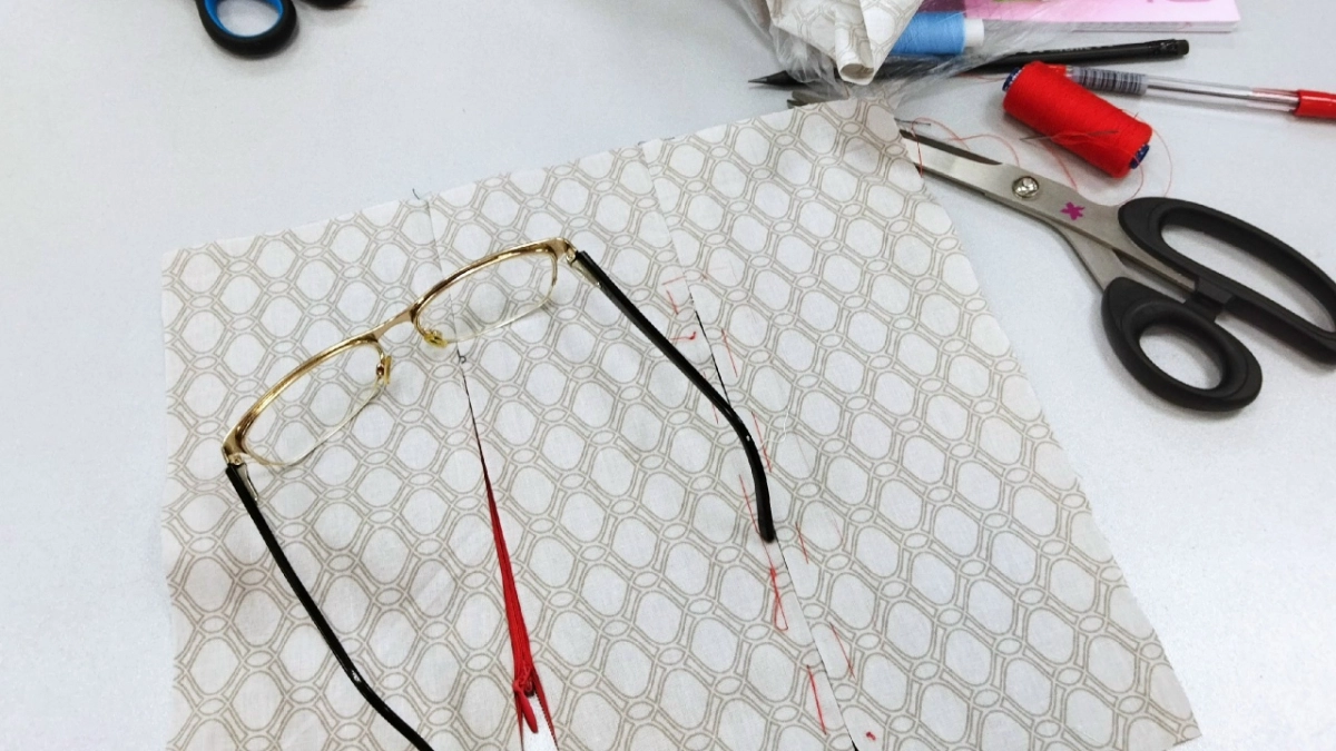 Намазала йод на очки: старые затертые стали как новые