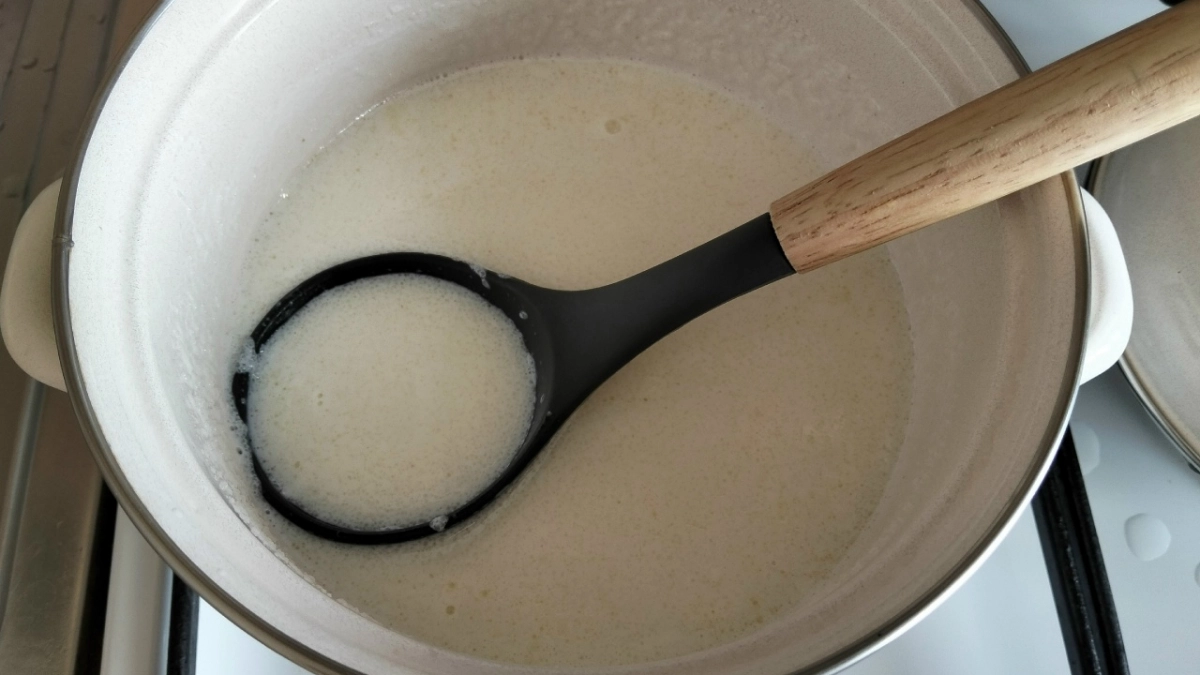 Манная каша без комочков и «пенки»: нашла способ, за который муж и дети просят добавки