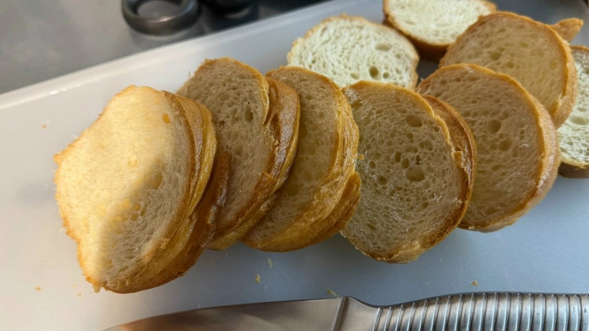 Как сохранить хлеб целую неделю мягким и хрустящим, как из пекарни. Простой рабочий способ