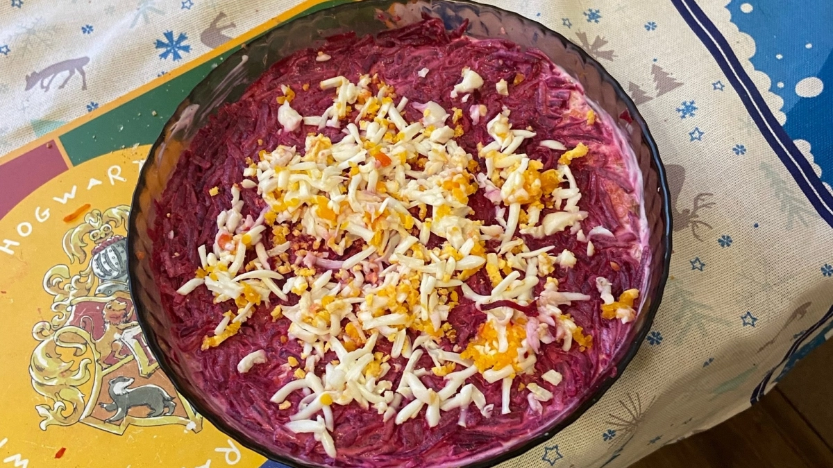 Какой слой в салате "селёдка под шубой" должен быть первым: только в 50 узнала, что готовила неправильно — и теперь салат не разваливается