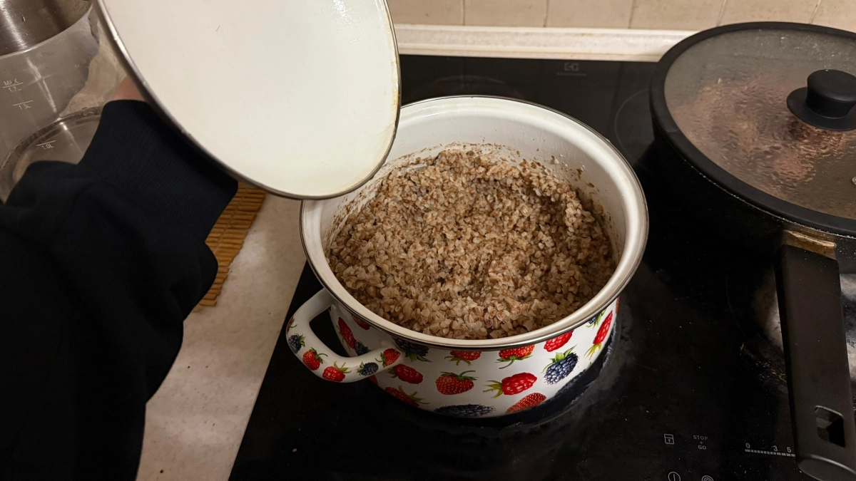 Важное правило при варке гречки, которое меняет вкус: нарушаешь — получаешь кашу-размазню, соблюдаешь — рассыпчатый гарнир