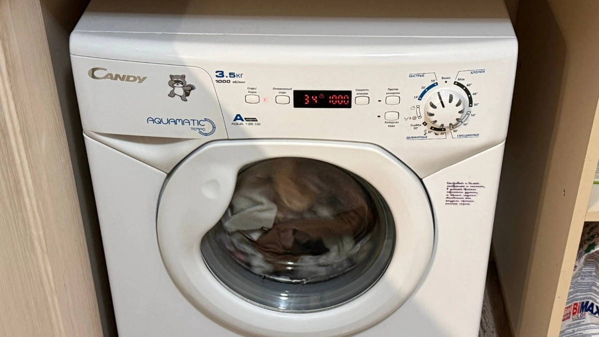 Смешиваю соду - и через 2 минуты пластик на технике белее снега: подруга раскрыла секрет клинеров