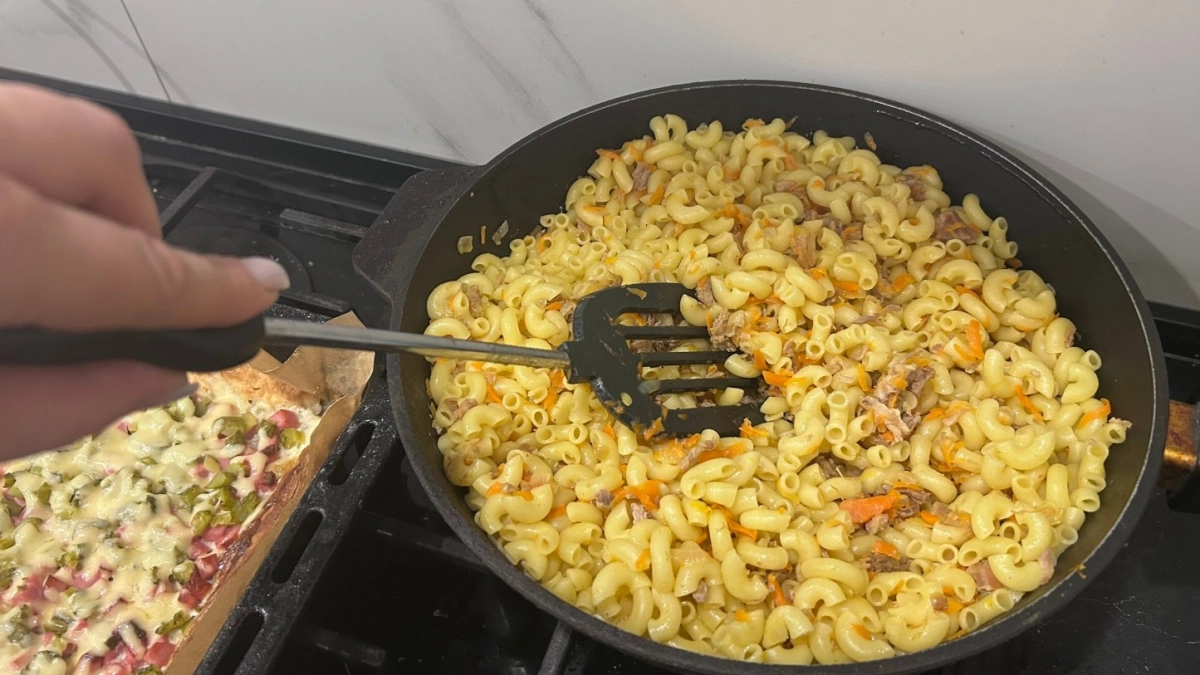 Когда во время готовки кастрюлю и сковороду нужно накрывать крышкой, а когда - нет: запомните раз и навсегда