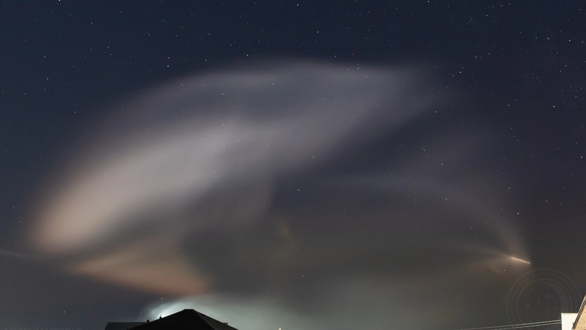 Жители Кировской области увидели "космическую медузу" на фоне полярного сияния