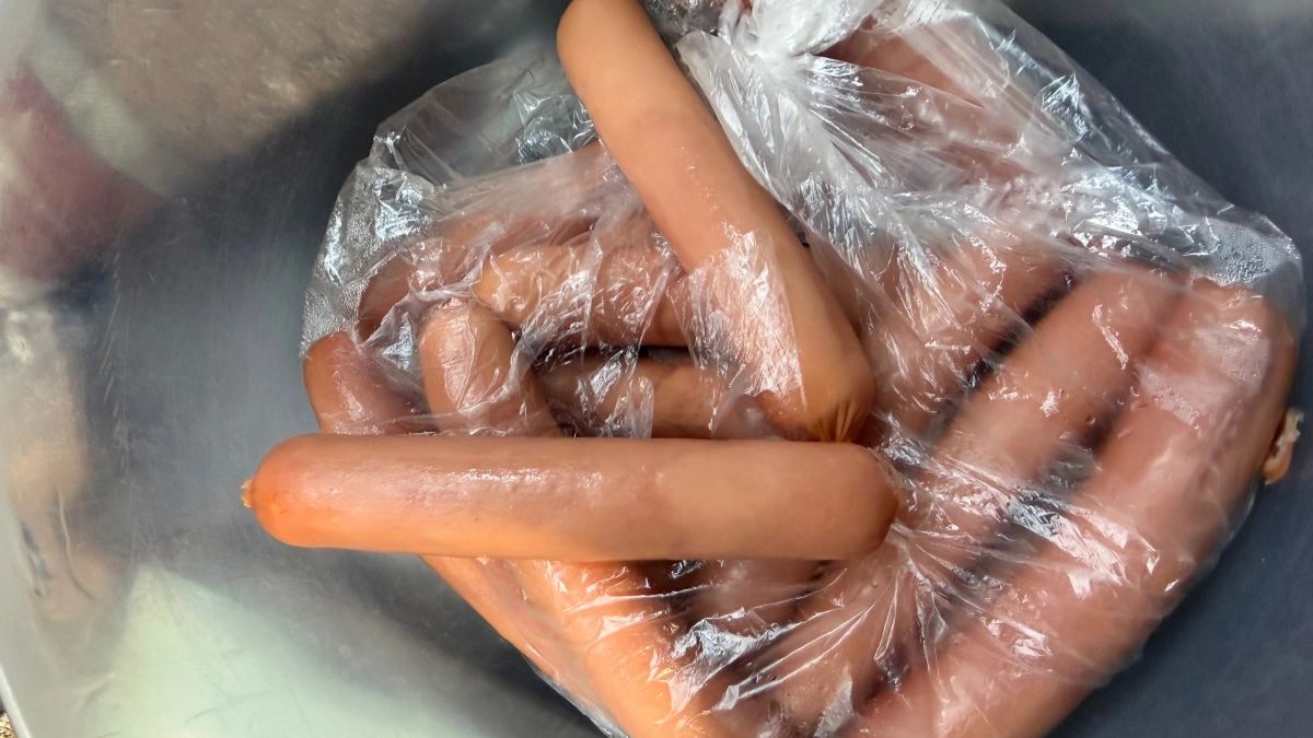 Натрите сосиски на тёрке и будете в восторге от результата. Вкуснота на завтрак, перекус и просто к чаю — этот рецепт удивит даже гурманов