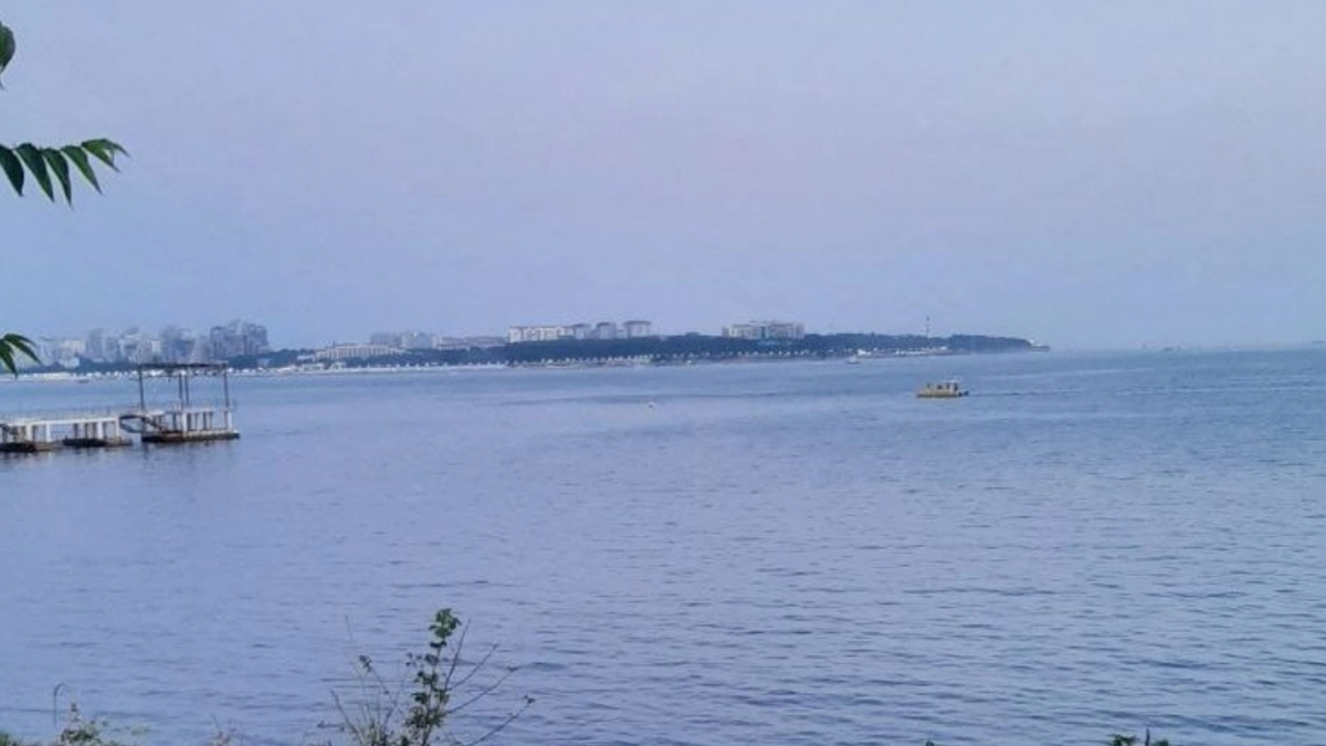 Уютный курортный поселок в Крыму: пляжи чистейшие и развлечения на любой вкус - лучше Абхазии в 2 раза