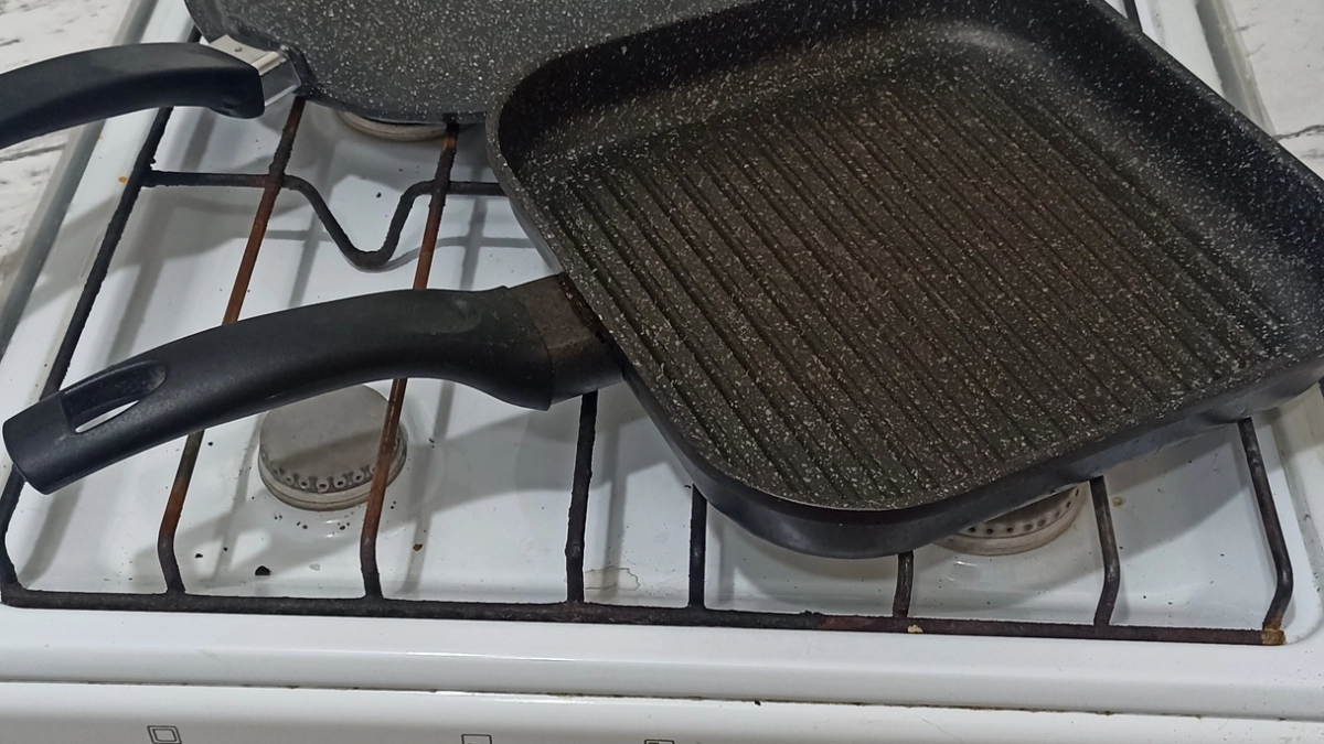 Как очистить решетку газовой плиты за 1 минуту от застарелого жира и нагара. Без усилий плита как новая