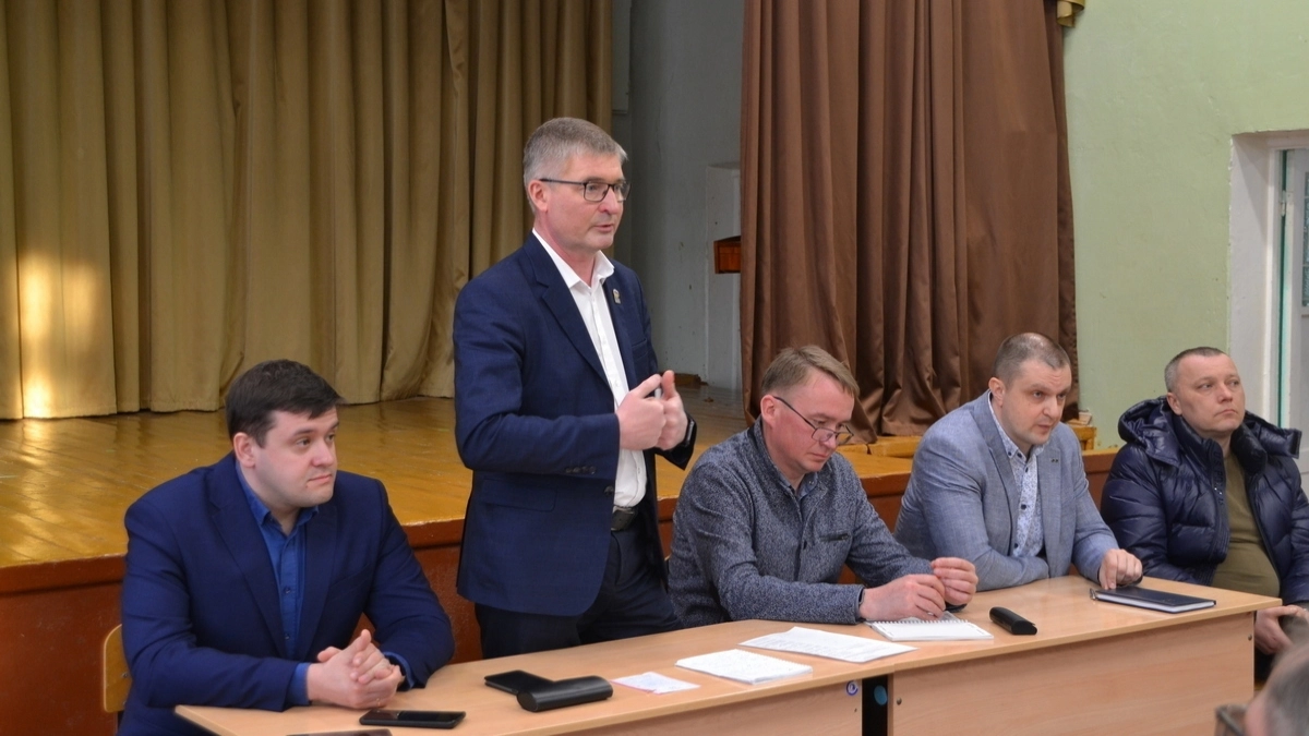 Градоначальник Кирово-Чепецка провел встречу с жителями микрорайона Каринторф