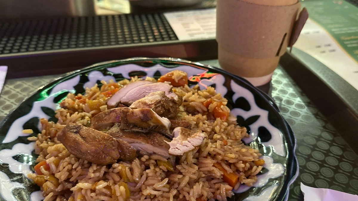 Секрет рассыпчатого плова: не в мясе, не в казане, а в подготовке риса. Главный шаг, который пропускают 90% хозяек