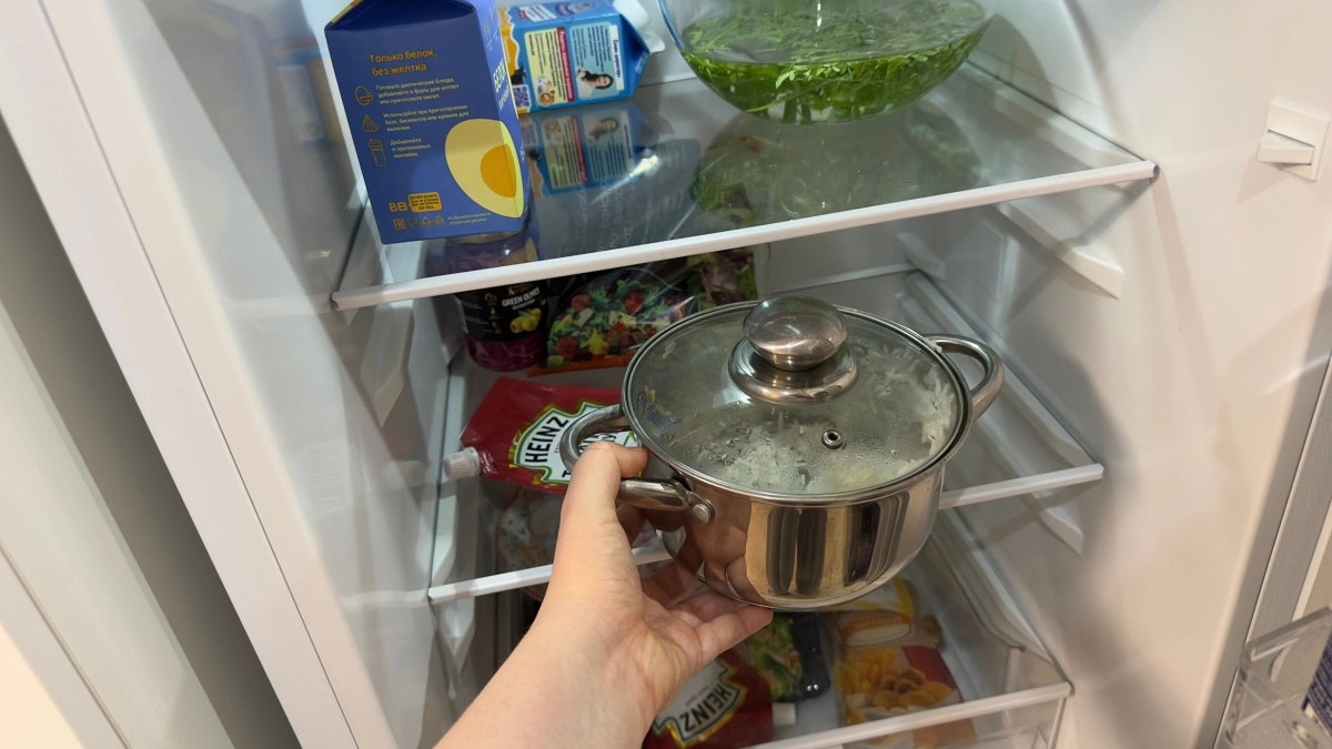 Можно ли ставить горячее в холодильник: эксперты разрушили главный миф и назвали 4 реальные опасности