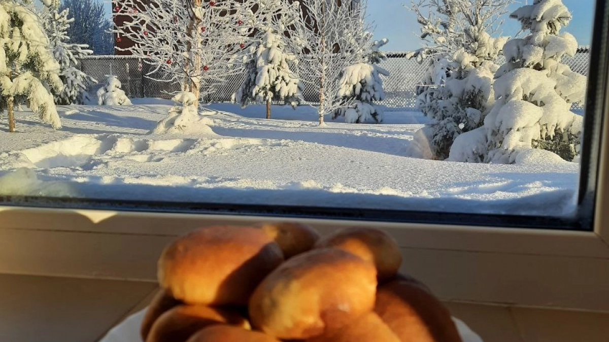 Никаких дрожжей, никакого ожидания: беляши на кефире получаются пышными, хрустящими и сочными за 30 минут