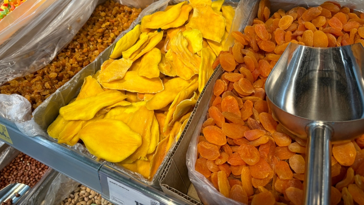 Мало кто знает: просто помыть сухофрукты недостаточно - как смыть всю химию и вернуть плодам натуральный вкус