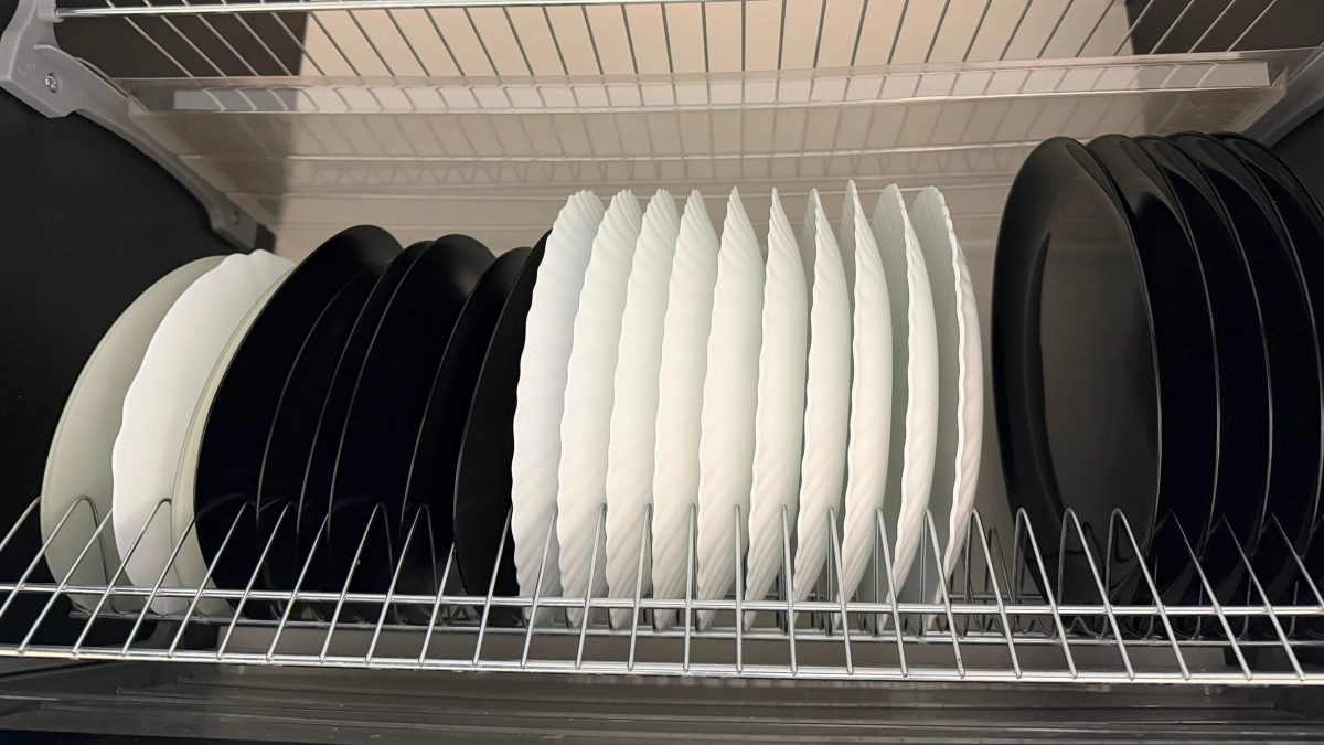 Почему чистящая паста работает лучше жидкости: простой физический принцип, который меняет результат уборки