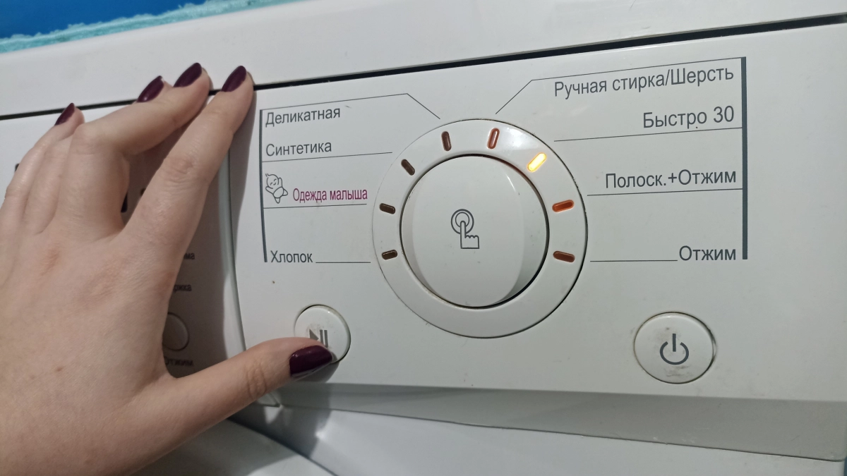 После этого способа вещи выглядят как новые: простой трюк со стиркой, о котором знают лишь хитрые хозяйки