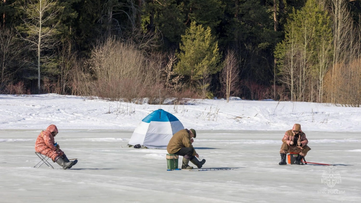 В МЧС России пригрозили жителям Кировской области штрафами за выход на лед