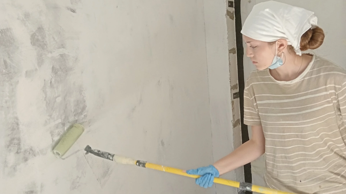 Белые и серые стены ушли в прошлое: в 2026 выбирают глубокие оттенки, которые делают интерьер дороже