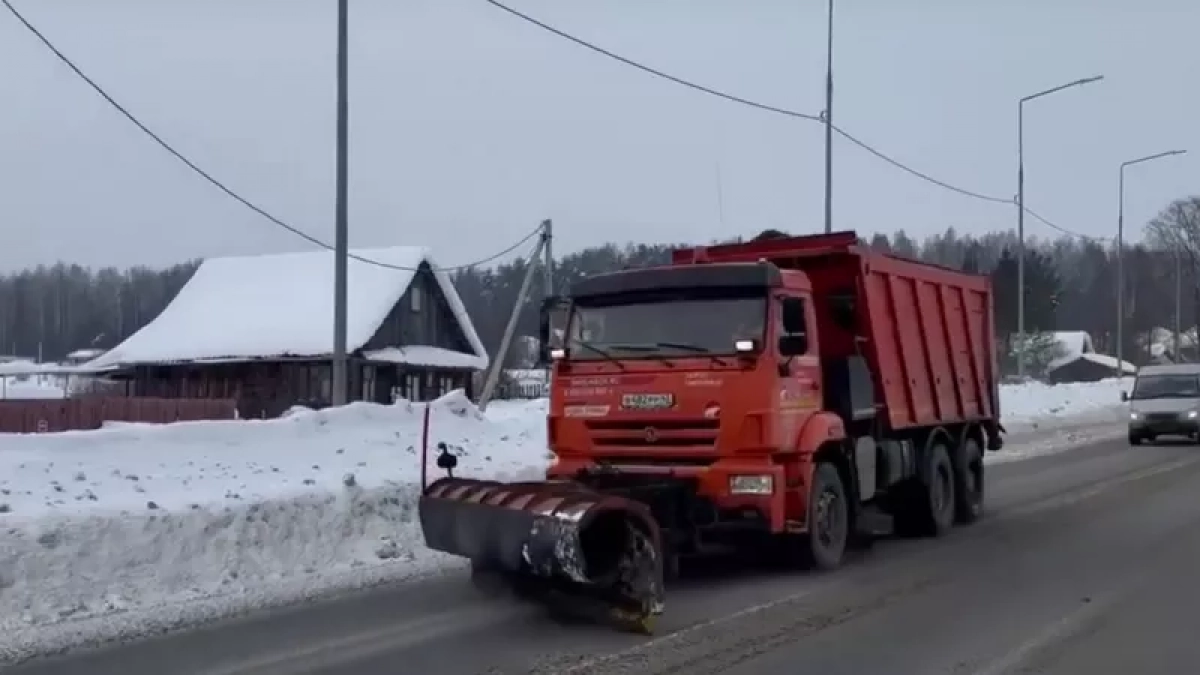 В Кировскую область поступит 29 единиц дорожной техники с прицепами