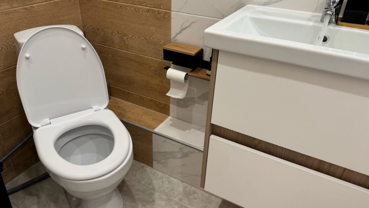 Увидел, как немцы скрывают трубы в санузлах - красиво, практично и доступ есть всегда