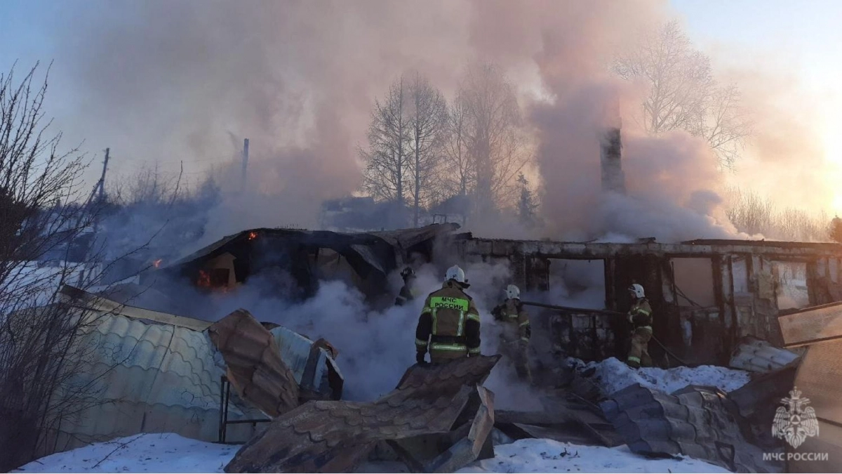 Один человек пострадал при сильном пожаре в частном доме под Котельничем