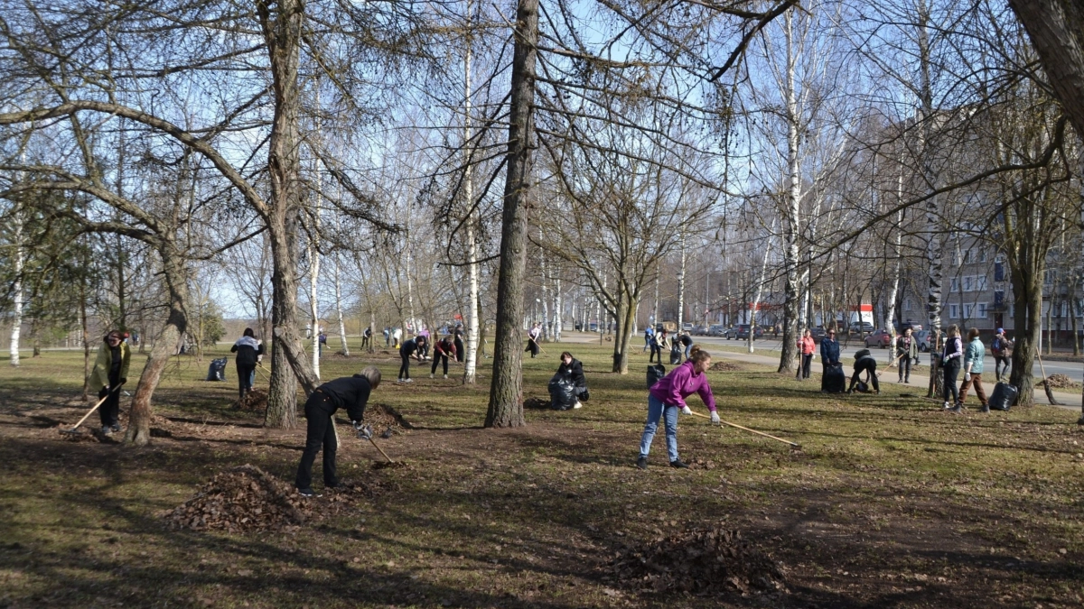 В Кирово-Чепецке проходят первые весенние субботники