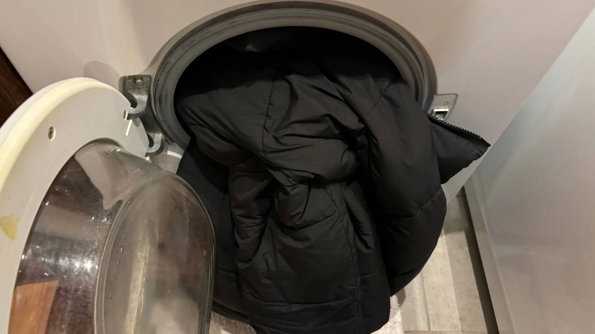 Как самостоятельно постирать куртку в машинке и не испортить ее: инструкция и советы, которые спасут вашу любимую вещь