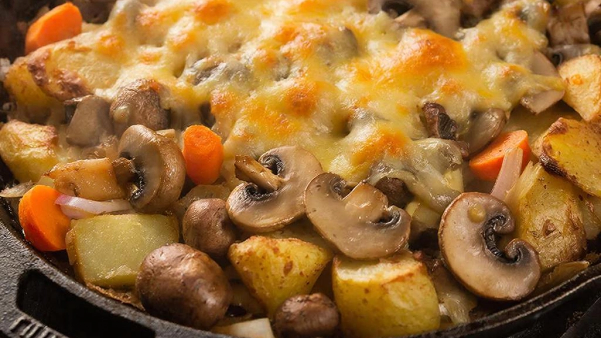 Никогда не ела более вкусных грибов с картошкой. Даже не знала, что можно так готовить, ну очень интересный и простой рецепт