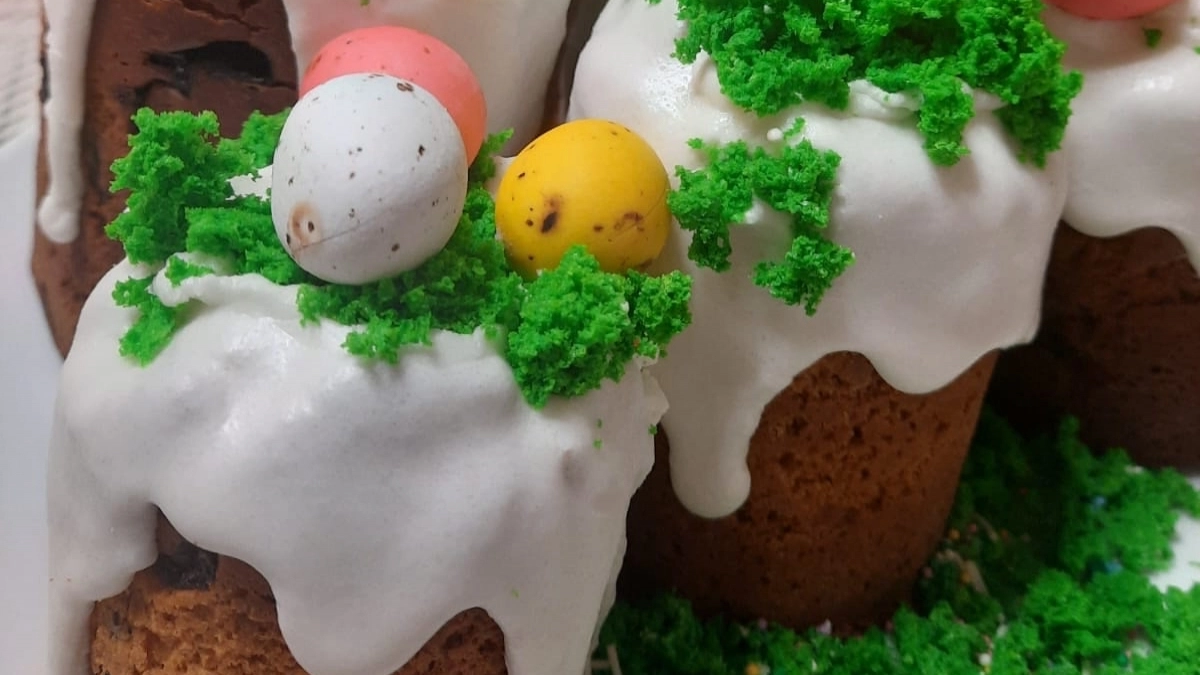 Я больше не мучаюсь с глазурью на куличах — разобралась, почему она трескалась и крошилась. Теперь все иначе