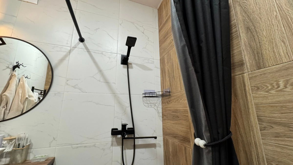 Мою душевую без химии народными средствами с кухни: стекло снова прозрачное за 1–2 минуты как горный ручей