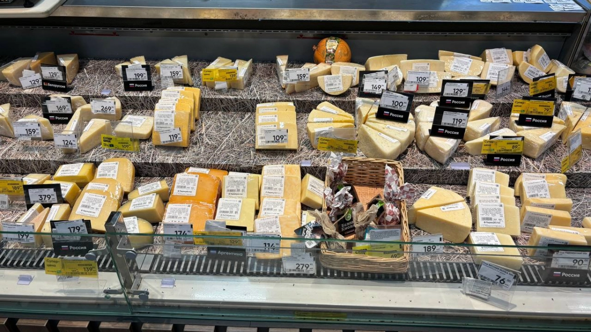 Фермер показал простой способ, как отличить сыр от сырного продукта за 1 минуту