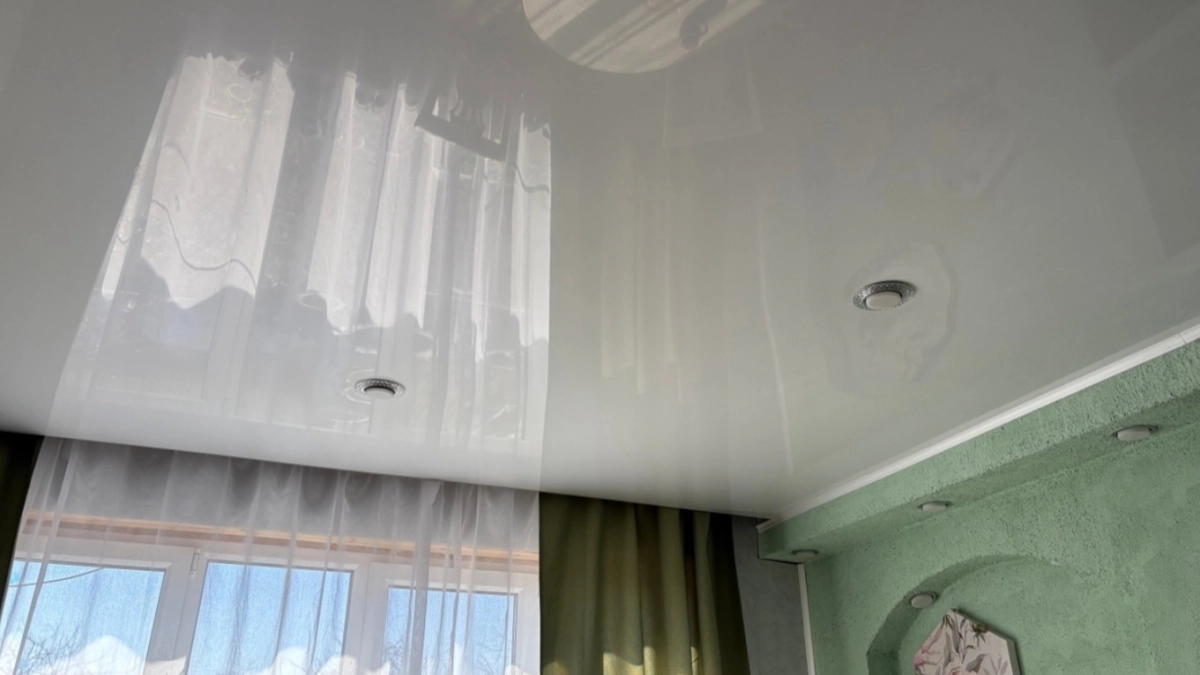 Новый тренд 2026 в отделке потолка - служит долго и выглядит богато: не пылит, не трескается