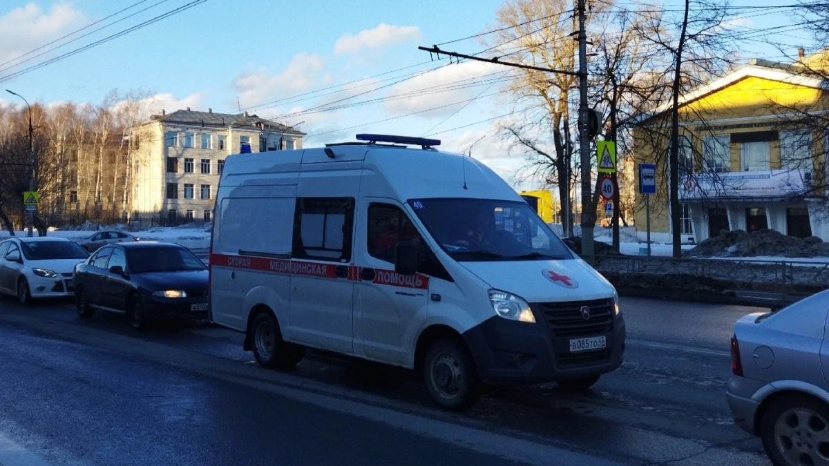 Учительница умерла после нападения школьника в соседнем для кировчан Прикамье