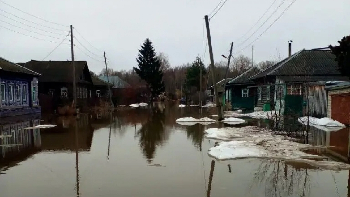 В Кировской области большая вода из рек пришла на 203 придомовые территории