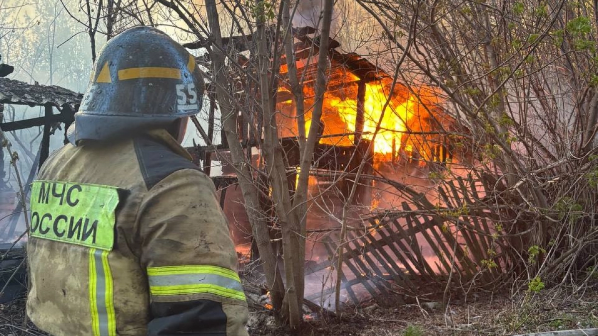 Крупный пожар на 150 квадратных метрах тушили спасатели в Кирово-Чепецком районе