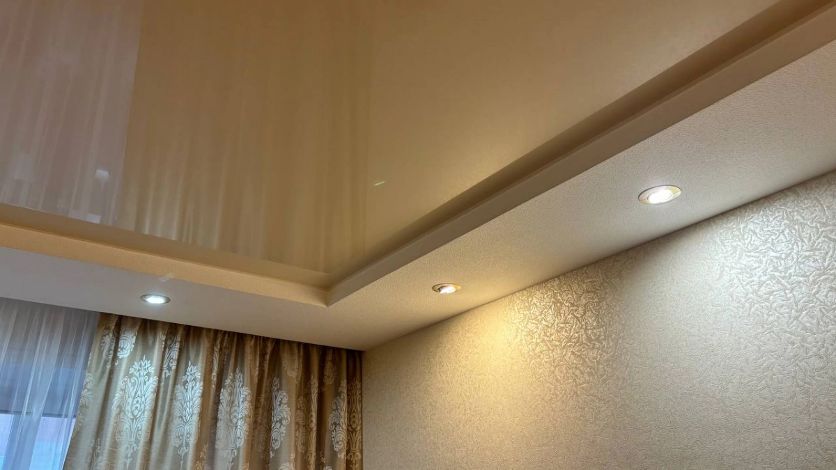 Как помыть потолок: лучшие средства, 3 способа для натяжного и окрашенного потолка — без разводов, без химии и усилий