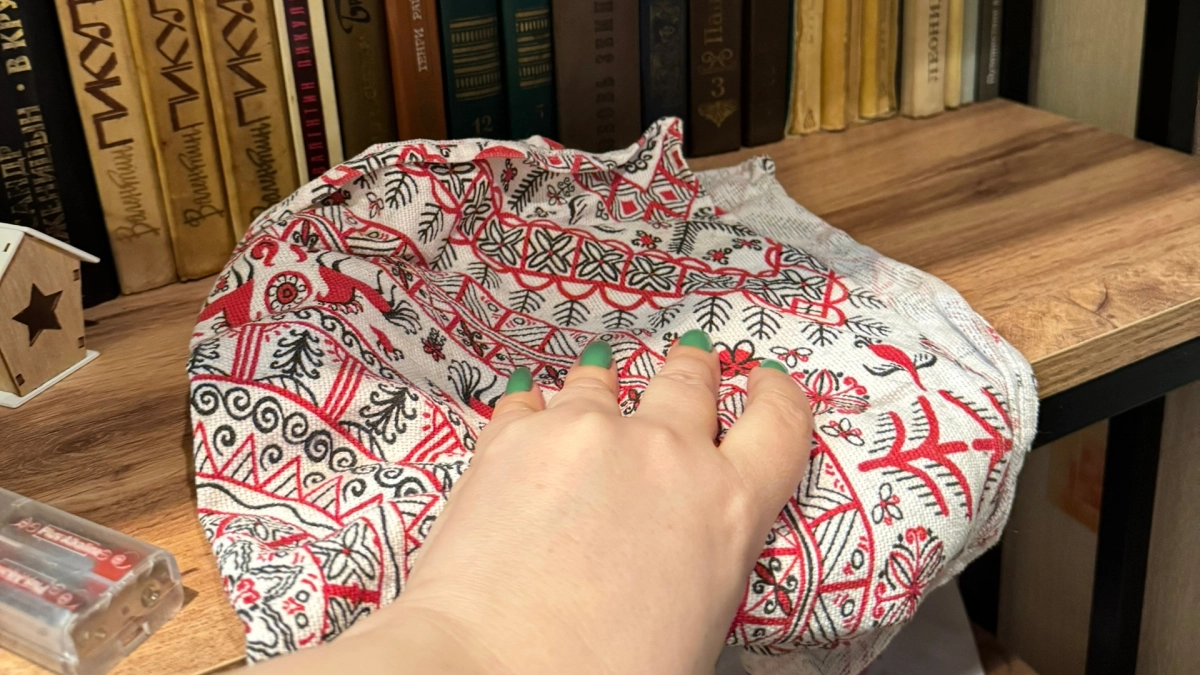 Старинный способ из музеев: 6 шагов за 10 минут — и пыль уходит навсегда, а не перелетает в другой угол