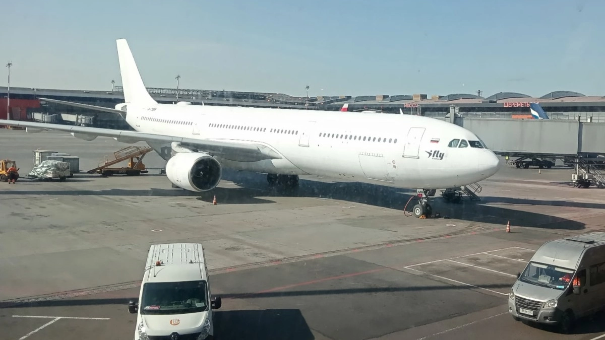 Почему в самолет никогда нельзя надевать джинсы и кроссовки - стюардесса раскрыла секрет