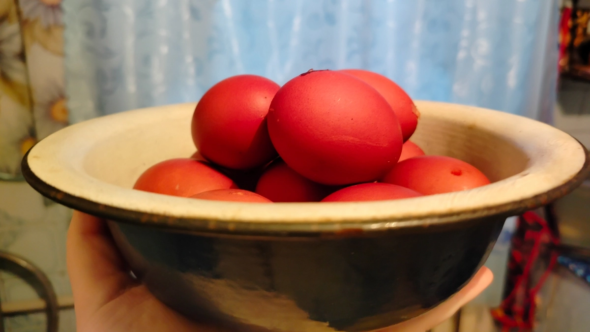 После Пасхи остаются яйца: сколько их можно хранить и когда уже опасно есть