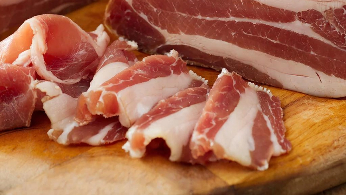 Секрет, о котором знают единицы: как «резиновое» сало превратить в нежнейшую закуску