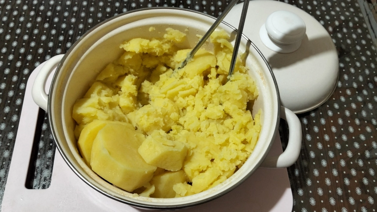 Сколько картошки нужно на пюре для двоих: кулинары рассчитали идеальную формулу, чтобы не готовить лишнее