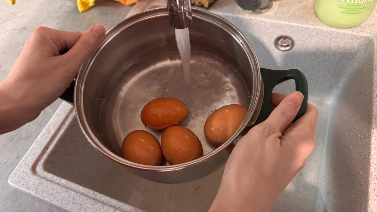 Нужно ли мыть куриные яйца: ошибка, которую делает почти каждый на кухне