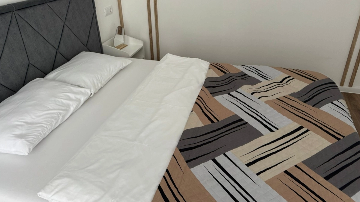 Узнала, как сохранить постельное белье мягким и свежим: вот что делают мудрые хозяйки 