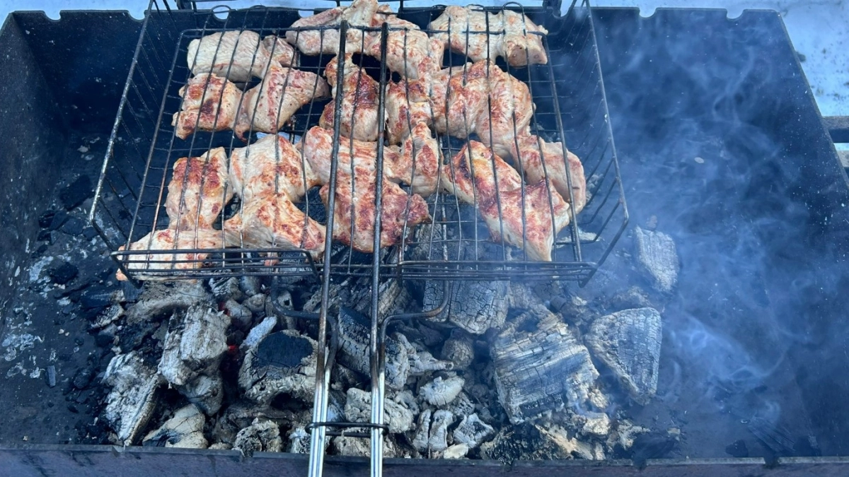 Жарить шашлык из шеи и лопатки - прошлый век: вот какую часть берут знающие кулинары: король сочности