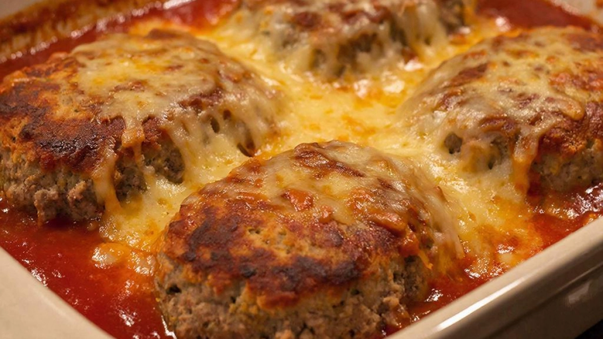 Перестала делать обычные котлеты после этого рецепта: с начинкой они сочнее и вкуснее в 2 раза