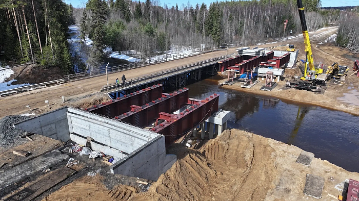 Строительство моста через реку Пушма идет в Кировской области