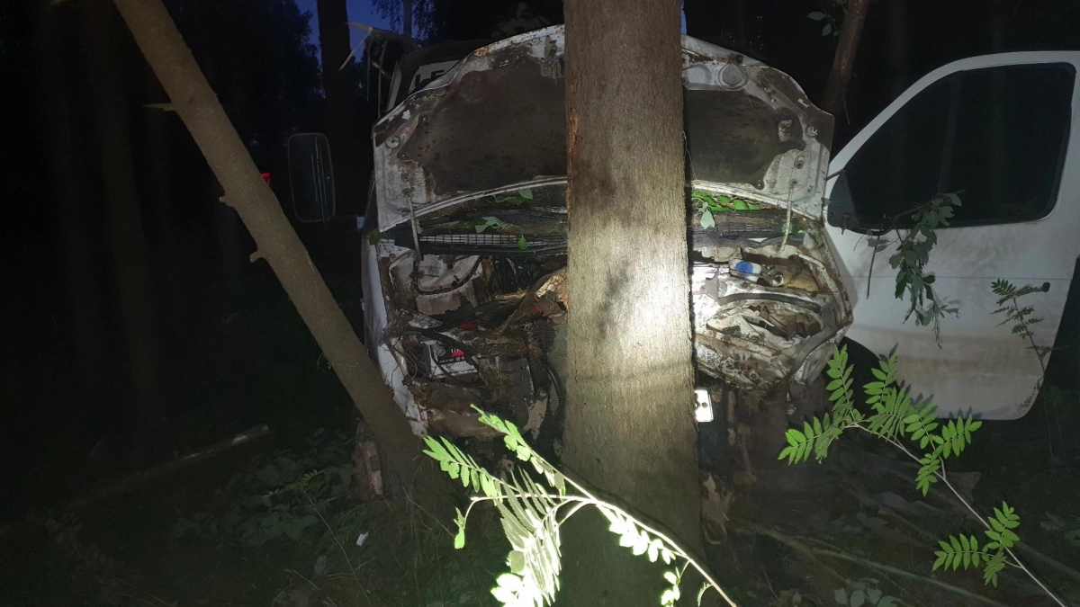 Сотрудники МЧС деблокировали пострадавшего из машины в Верхошижемском районе